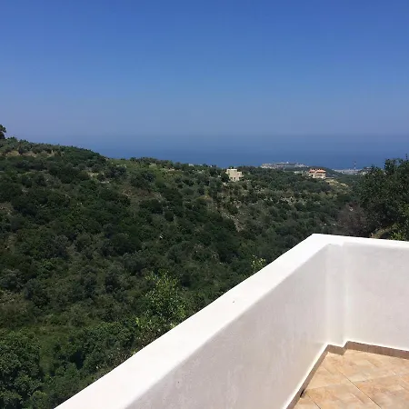 Agia Irini بيت للعطل *